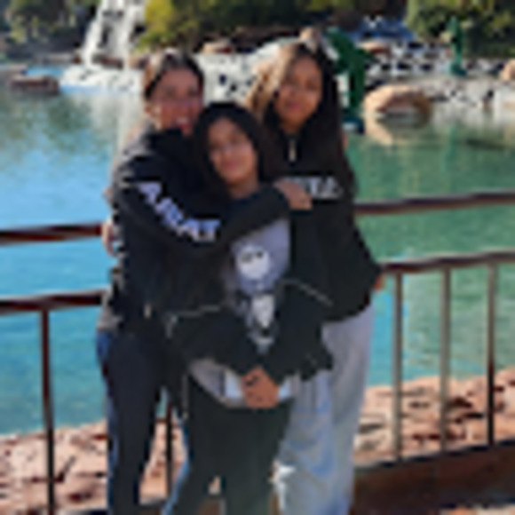 Meet your Posher, Adriana - Picture 1 of 1